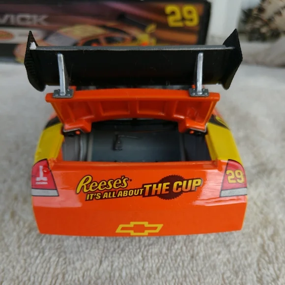 NASCAR 1/24 #29 Reese’s Review: 2008 Kevin Harvick #29 Reese's Peanut Butter Cups